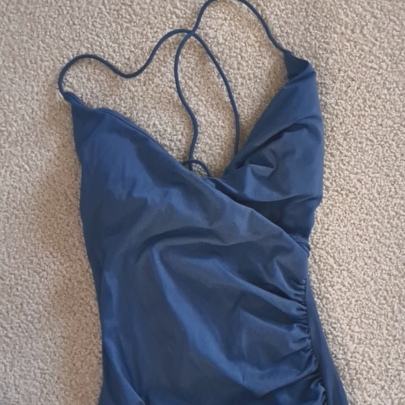 MEDIUM.    SOFTLY ZERO CROSSOVER LACEUP BACK COOL TOUCH DRESS - Picture 6 of 10